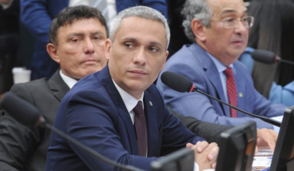 Moraes nega visita de deputado goiano a Bolsonaro e detalha motivo