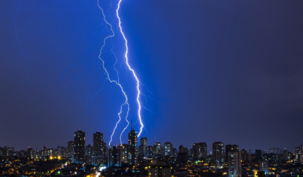 Goiás ultrapassa 1 milhão de raios em 2026 e acende alerta para riscos durante tempestades