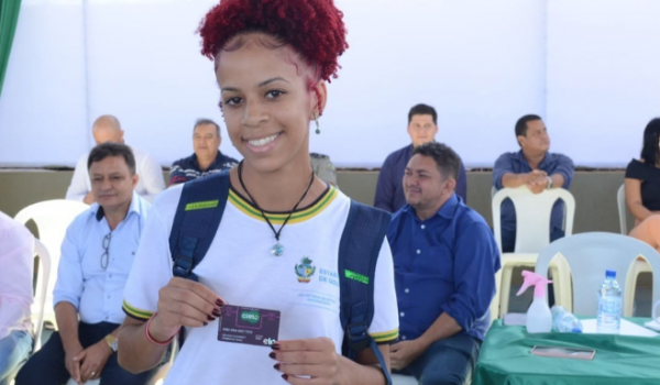 Governo de Goiás anuncia reajuste de até 38% no Bolsa Estudo para alunos da rede estadual