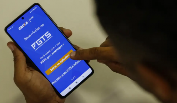 FGTS: Trabalhadores que aderiram ao saque-aniversário começam a receber saldo bloqueado