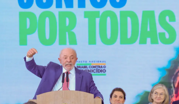 Governo Lula assina novas regras para internet e mira golpes, fraudes e violência online