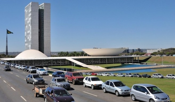 Governo prorroga por 30 dias subvenção ao diesel de R$ 2,12 por litro