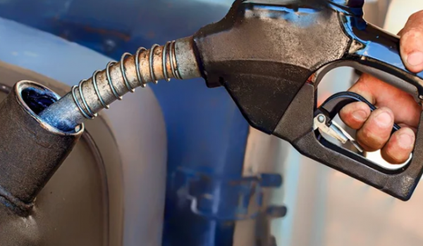 Guerra no Irã pressiona preço dos combustíveis e distribuidoras já repassam aumento em estados brasileiros