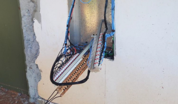 Homem é detido suspeito de furtar fios de cobre em construção de escola no Setor Central, em Rio Verde