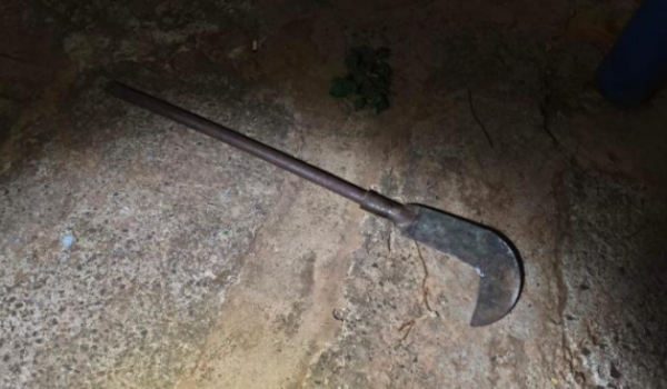 Homem é preso após ameaçar os pais com armas brancas no bairro Jardim das Palmeiras