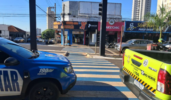 Idosa é atropelada ao atravessar faixa de pedestres na Avenida Presidente Vargas, em Rio Verde