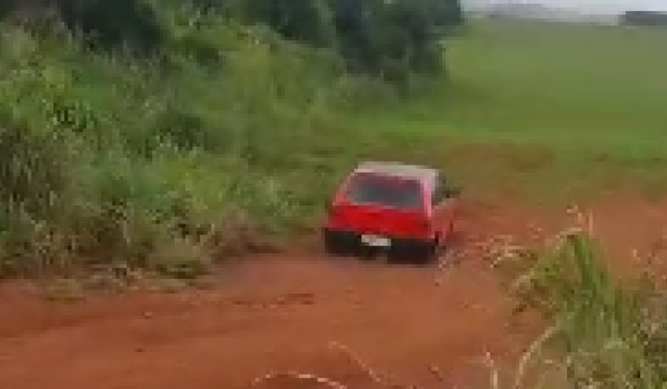 Carro roubado na terça-feira de carnaval é encontrado