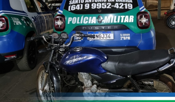 PMs prendem homem por dirigir moto irregular em Santo Antônio da Barra