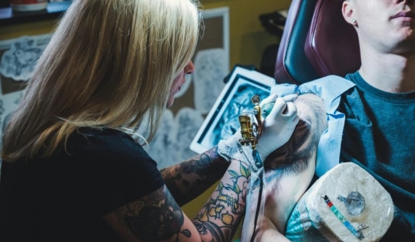Convenção de tatuagem reunirá mais de 100 profissionais em Goiânia