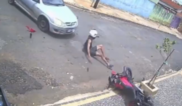 Imagens de câmera registram motorista atropelando motociclista de propósito após desentendimento na Vila Borges, em Rio Verde