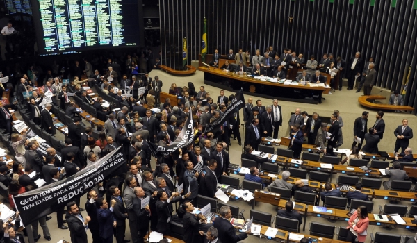 Quase metade dos deputados faltaram às votações da Câmara no semestre