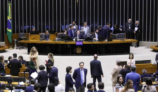 Câmara aprova novas regras para coleta de DNA de condenados no regime fechado