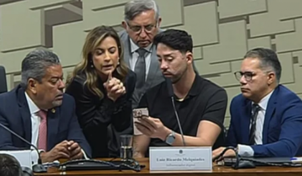 Influenciador Rico Melquiades joga 