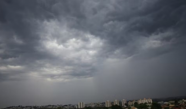 Mais de 60 municípios de Goiás têm risco de tempestades nesta semana, alerta Cimehgo; veja quais