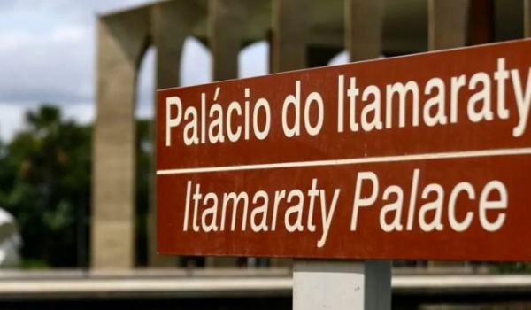 Itamaraty convoca diplomata argentina para esclarecer fuga de Flávio Bolsonaro
