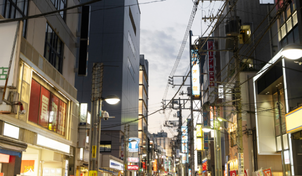 Japão reduz jornada de trabalho para incentivar população a terem filhos