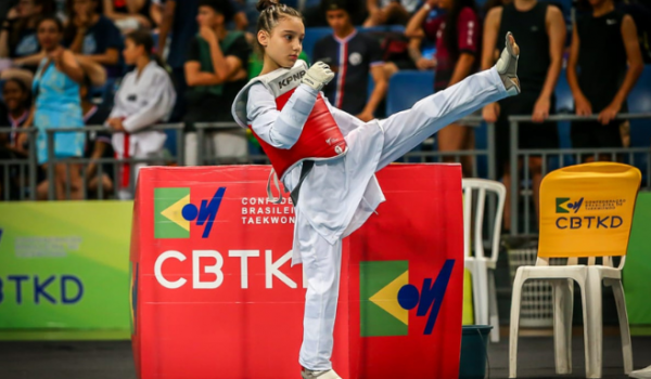 Jovem atleta de Catalão representa Goiás no Mundial de Taekwondo em Dubai