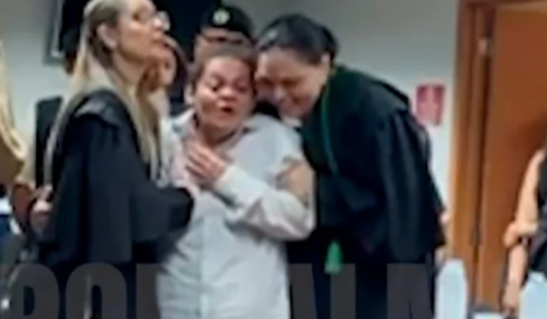 Júri absolve mãe que cortou as partes íntimas e matou abusador da filha de 11 anos, em MG