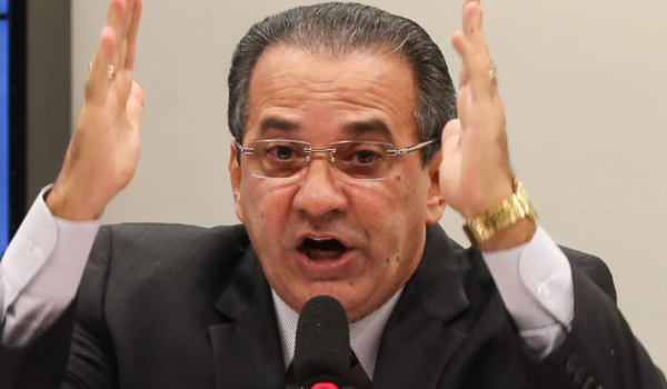 Em vídeo, Malafaia diz que precisa trocar de avião; 