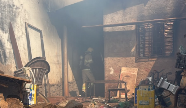 Morador acorda sufocado por fumaça durante incêndio em residência de Rio Verde