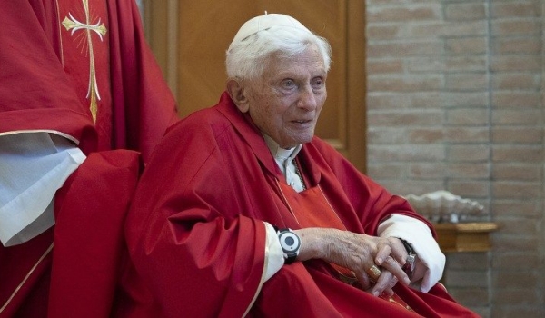 Morre Papa Bento XVI aos 95 anos