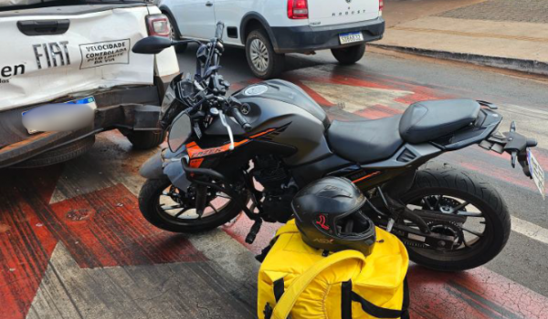 Motociclista fica ferida após colisão na traseira de veículo no Jardim Presidente