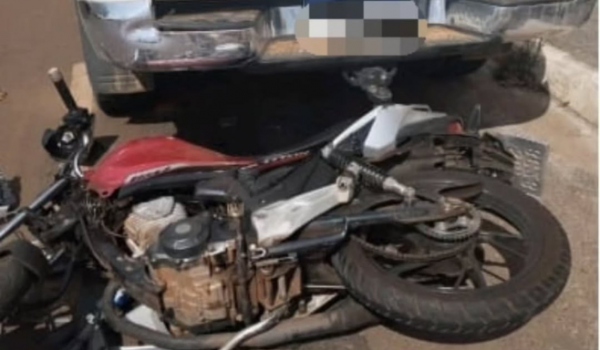 Motociclista fica ferido após bater em caminhonete estacionada em Jataí