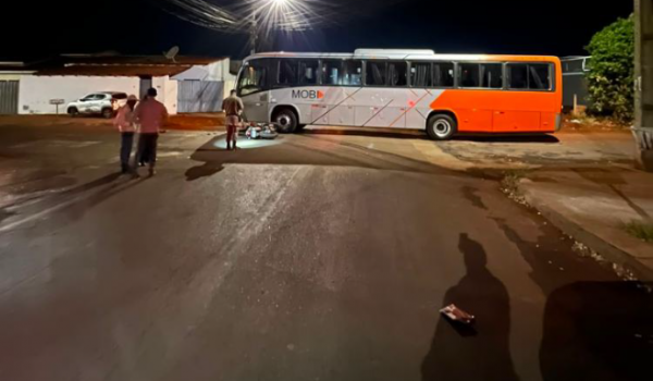 Motociclista fica ferido após colisão com ônibus no Bairro Santo Agostinho, em Rio Verde