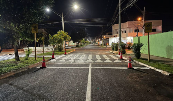 Motociclista se fere ao passar em alta velocidade sobre lombada recém-construída no Gameleira, em Rio Verde