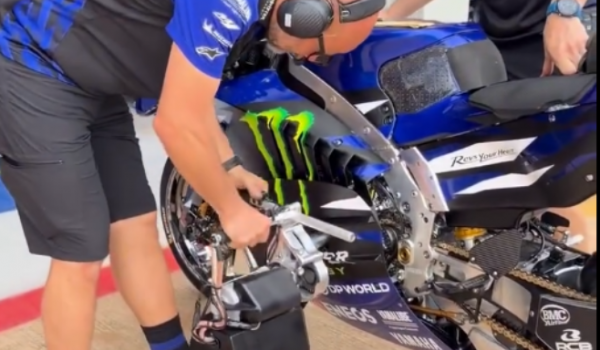 Ligar uma motocicleta da MotoGP não é uma tarefa simples; confira o processo