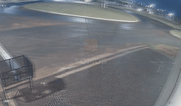 Motorista foge após ignorar sinalização e colidir em motociclista em rotatória no bairro Céu Azul, em Rio Verde