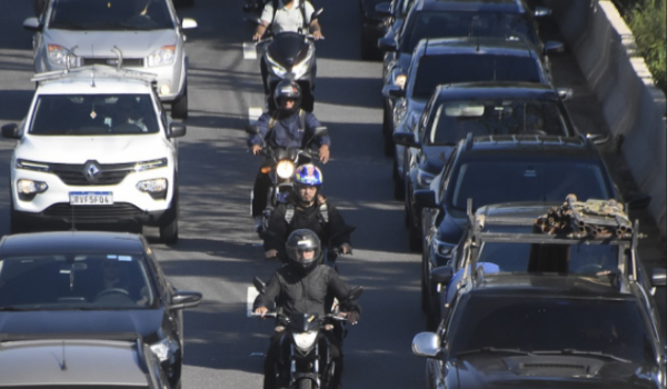 Mortes por acidentes de motocicletas crescem no Brasil, segundo Atlas da violência