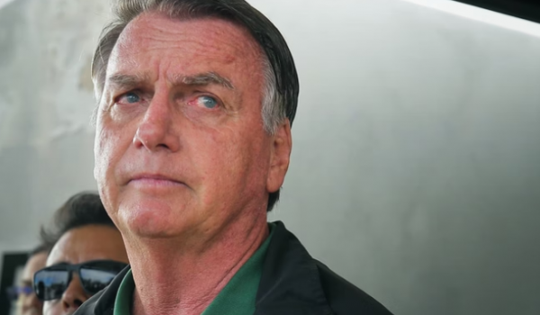 Bolsonaro é internado após mal-estar e permanece em observação hospitalar