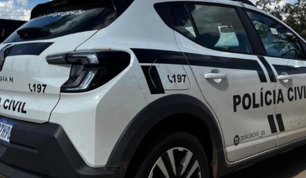 Mulher é presa após invadir escola e agredir adolescente em Santa Helena de Goiás