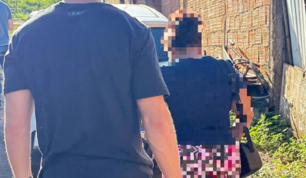 Mulher é presa pela PC por atear fogo em jovem com quem se relacionava por ciúmes, em Rio Verde