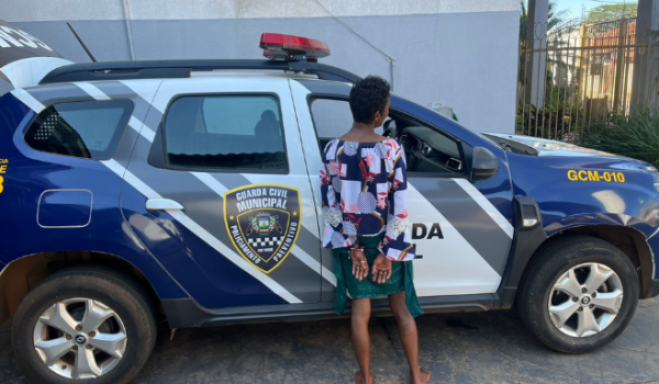 Mulher é presa por suspeita de furtos em lojas no Bairro Popular, em Rio Verde 