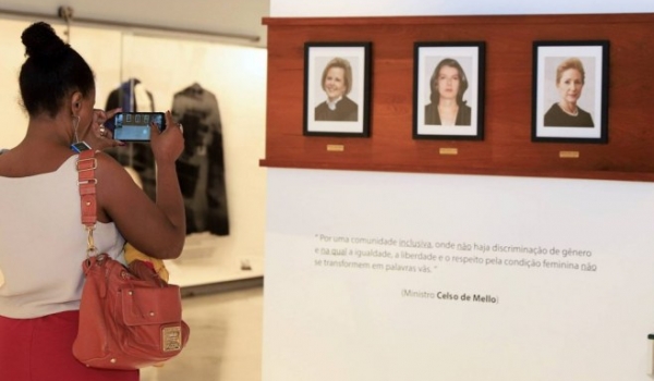 Mulheres pressionam Lula por indicação inédita de ministra negra ao STF