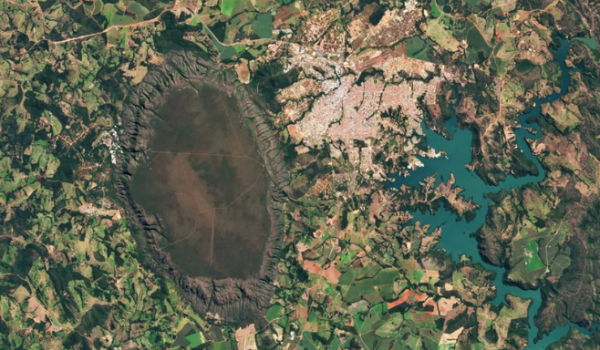 NASA destaca Serra de Caldas Novas em imagem impressionante feita do espaço