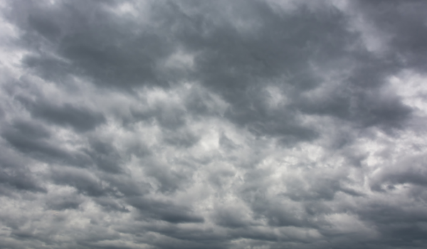 Centro-Oeste deve enfrentar calor acima da média e chuvas irregulares em abril, com alerta para Goiás