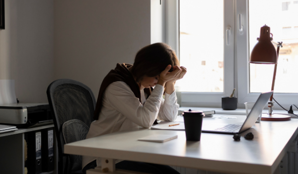 O AMBIENTE DE TRABALHO E SEUS EFEITOS NA SAÚDE MENTAL: UMA REFLEXÃO NECESSÁRIA