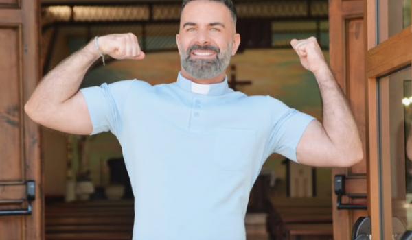 Padres sarados e tatuados ganham espaço e viralizam nas redes sociais