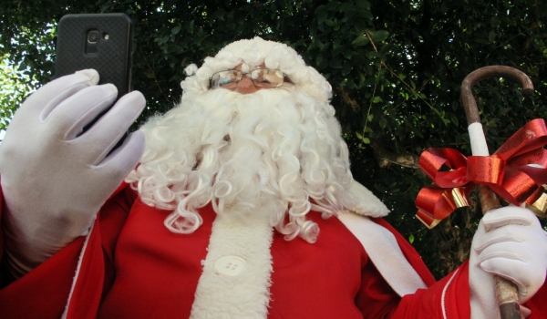 Com áudios e videochamadas, Papai Noel dá um jeitinho de manter o 'trabalho' na pandemia