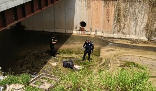 Pedaços de corpo humano são encontrados dentro de mala em córrego em São Paulo