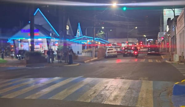 Pedestre sofre fratura exposta após atropelamento em cruzamento do Centro de Rio Verde