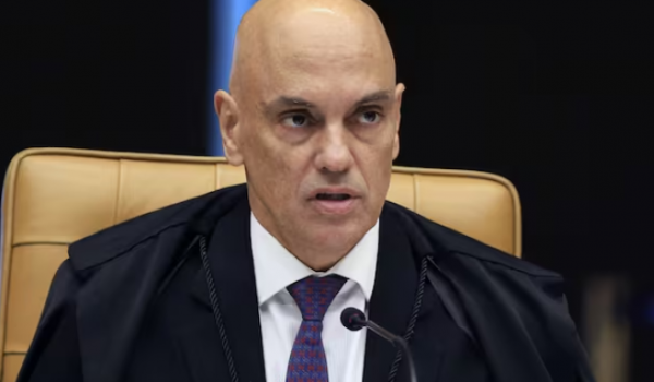 Alexandre de Moraes manda o X voltar ao ar no Brasil após rede cumprir exigências legais