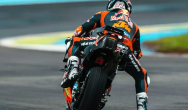 MotoGP: Pedro Acosta lidera primeiro treino sob chuva intensa em Goiânia