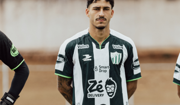 Jogador do Rio Verde sofre lesão pulmonar após impacto no peito e segue em observação