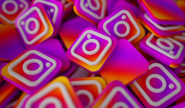 Instagram testa nova tela inicial com reels em destaque e visual parecido com o TikTok