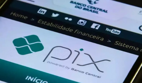 Pix acima de R$ 5 mil de pessoa física passará a ser comunicado à Receita Federal