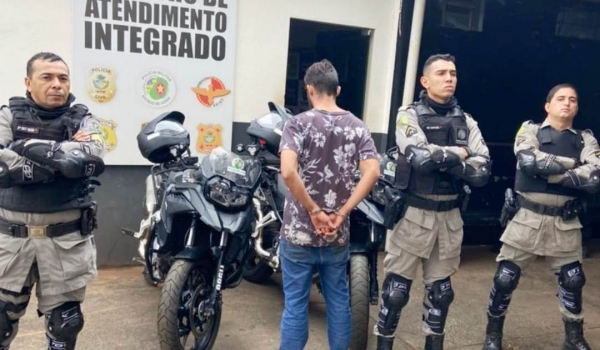 PM prende homem dirigindo moto sem capacete e embriagado em Rio Verde